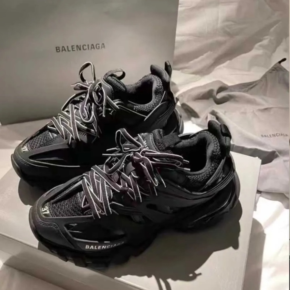 Size 6.5 balenciagas, for cheap